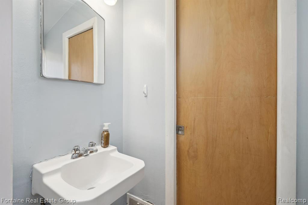 8657 Mercedes Street, Dearborn Heights, MI 48127 — Photo 28