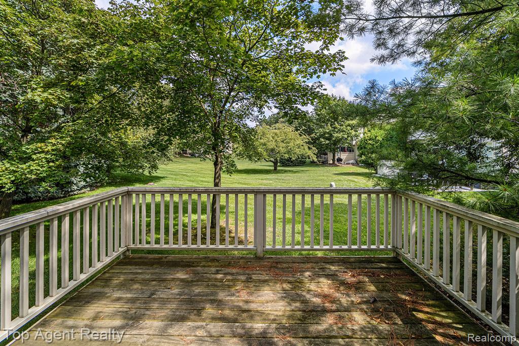 7369 Danbury Drive, West Bloomfield, MI — Photo 28
