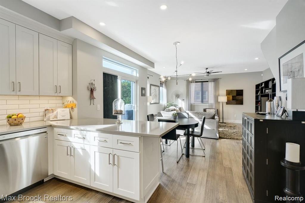 4227 W 14 Mile Road, Royal Oak, MI 48073 — Photo 11