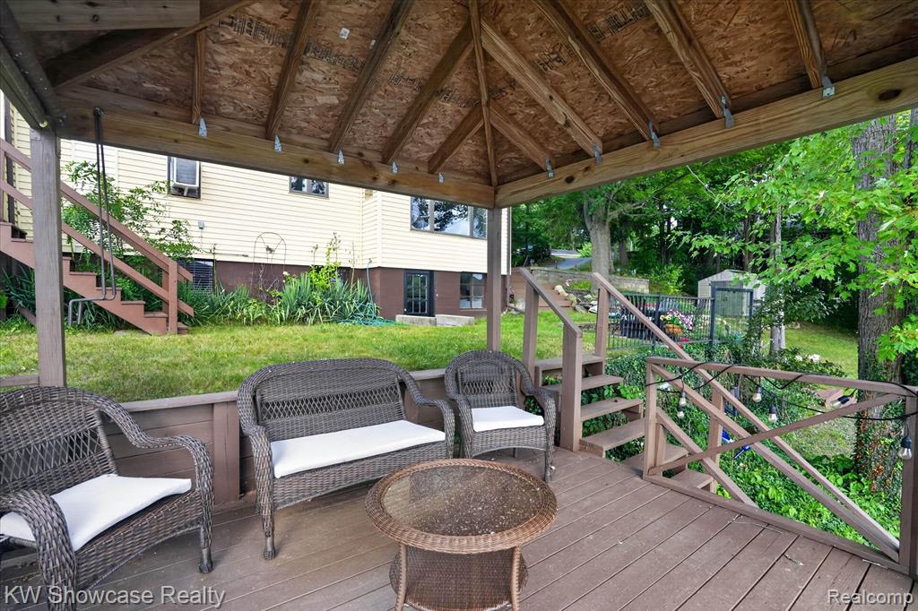 11438 RIVERBANK Lane, Pinckney, MI 48169 — Photo 34
