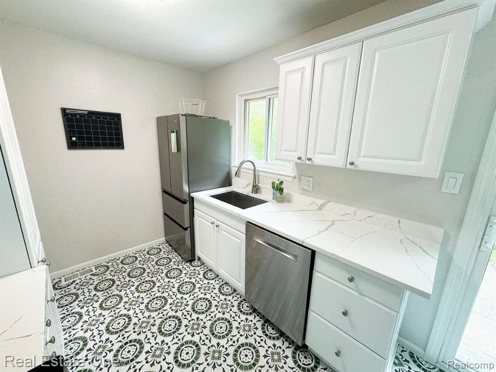 722 Miller Avenue, Rochester, MI 48307 — Photo 6