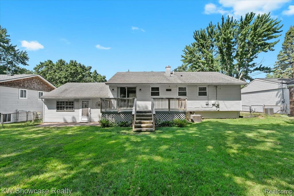 2370 Roselawn Street, Wolverine Lake, MI 48390 — Photo 2