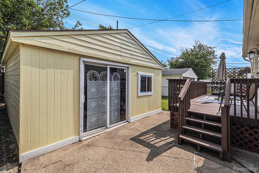 967 E Coy Avenue, Hazel Park, MI 48030 — Photo 25