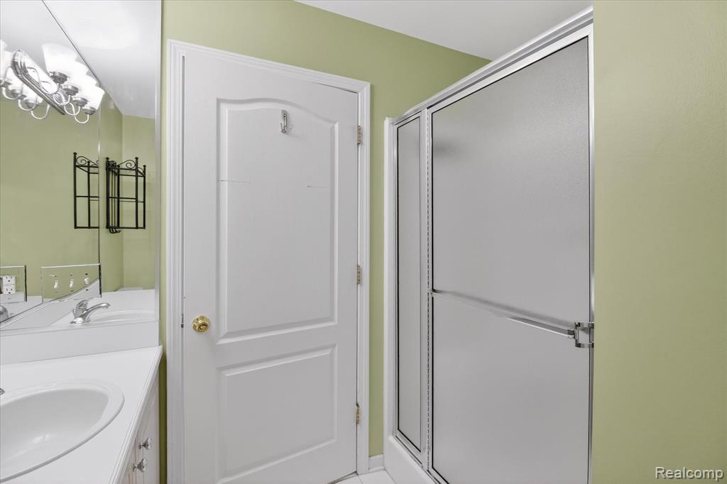 606 Shady Maple Drive, Wixom, MI 48393 — Photo 21