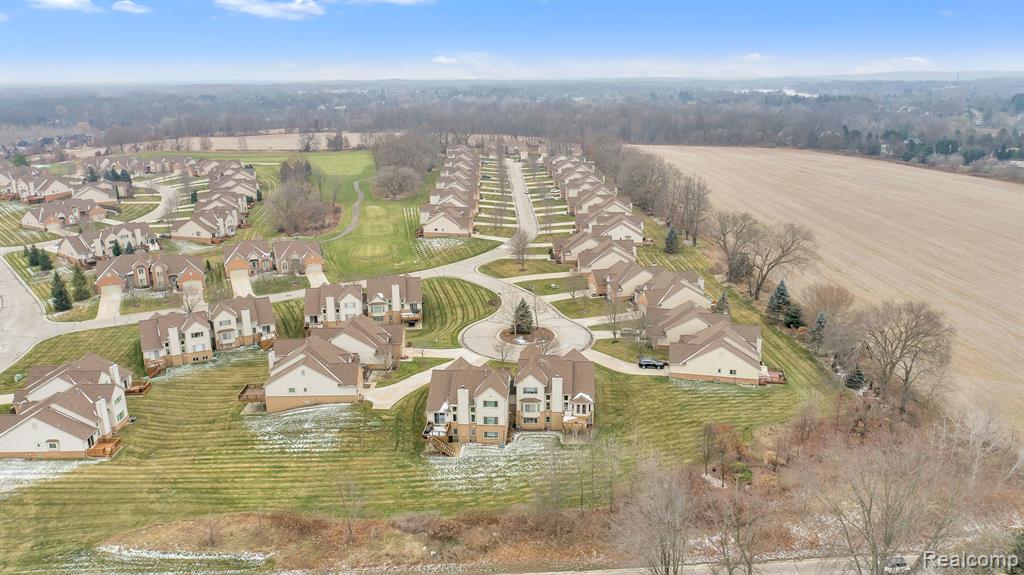 6133 LOCHMORE Drive, Commerce Twp, MI 48382 — Photo 40