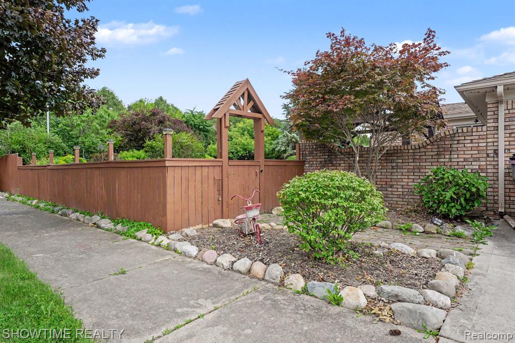 40298 Sandy Drive, Clinton Twp, MI 48038 — Photo 23
