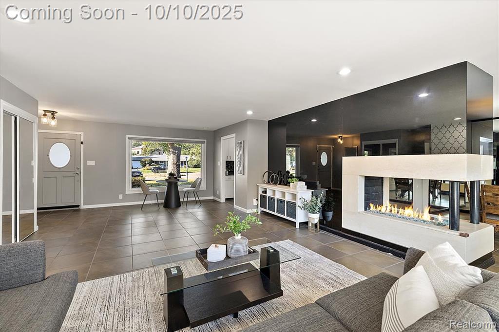 7496 Cornwall Court, West Bloomfield, MI — Photo 6