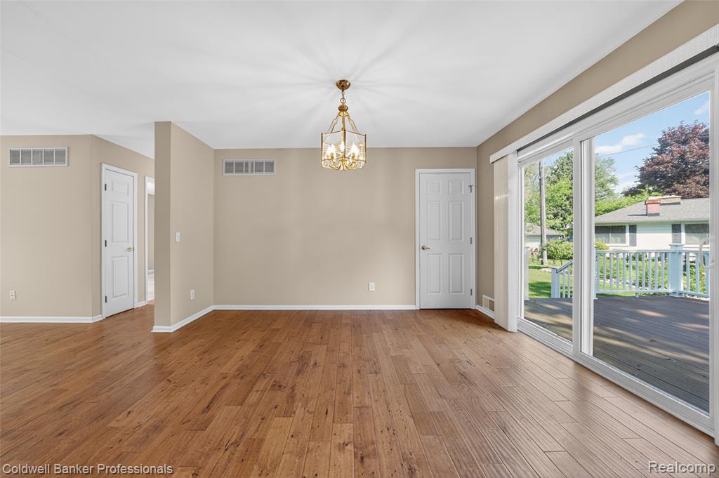 2470 Winkleman Drive, Waterford, MI 48329 — Photo 11
