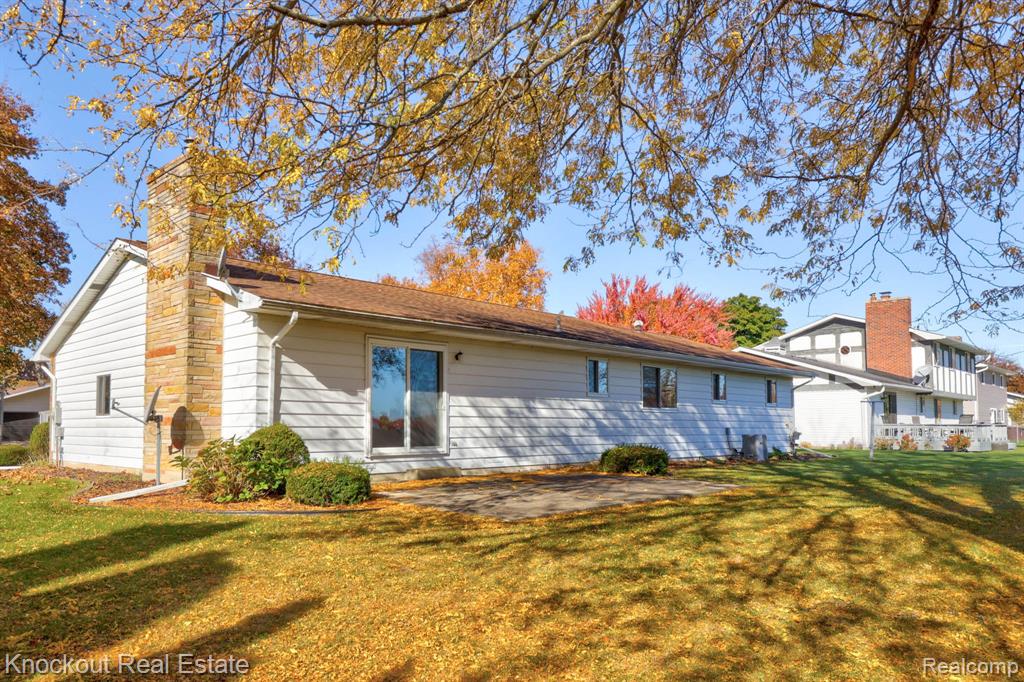 409 FRANCONIAN Drive E, Frankenmuth, MI 48734 — Photo 32