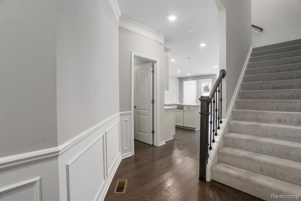 4974 Glenora Drive, Lake Orion, MI — Photo 2