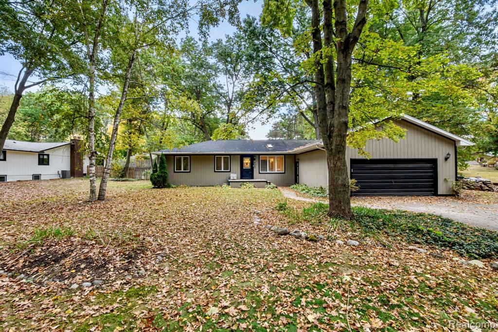 4535 Central Avenue, Clarkston, MI — front exterior