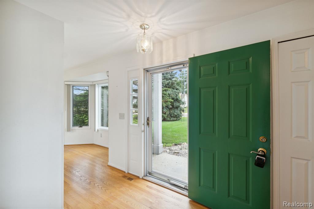 8062 FOX HOLLOW Road, Goodrich Vlg, MI — Photo 5