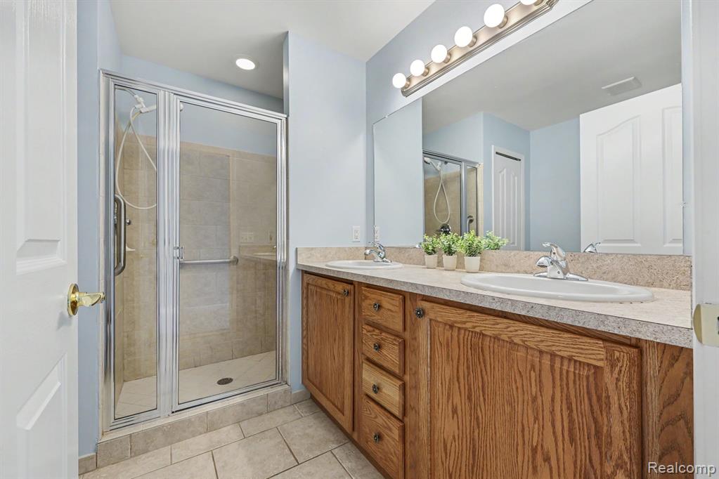 6670 Lexington Avenue S, Shelby Twp, MI 48317 — Photo 21