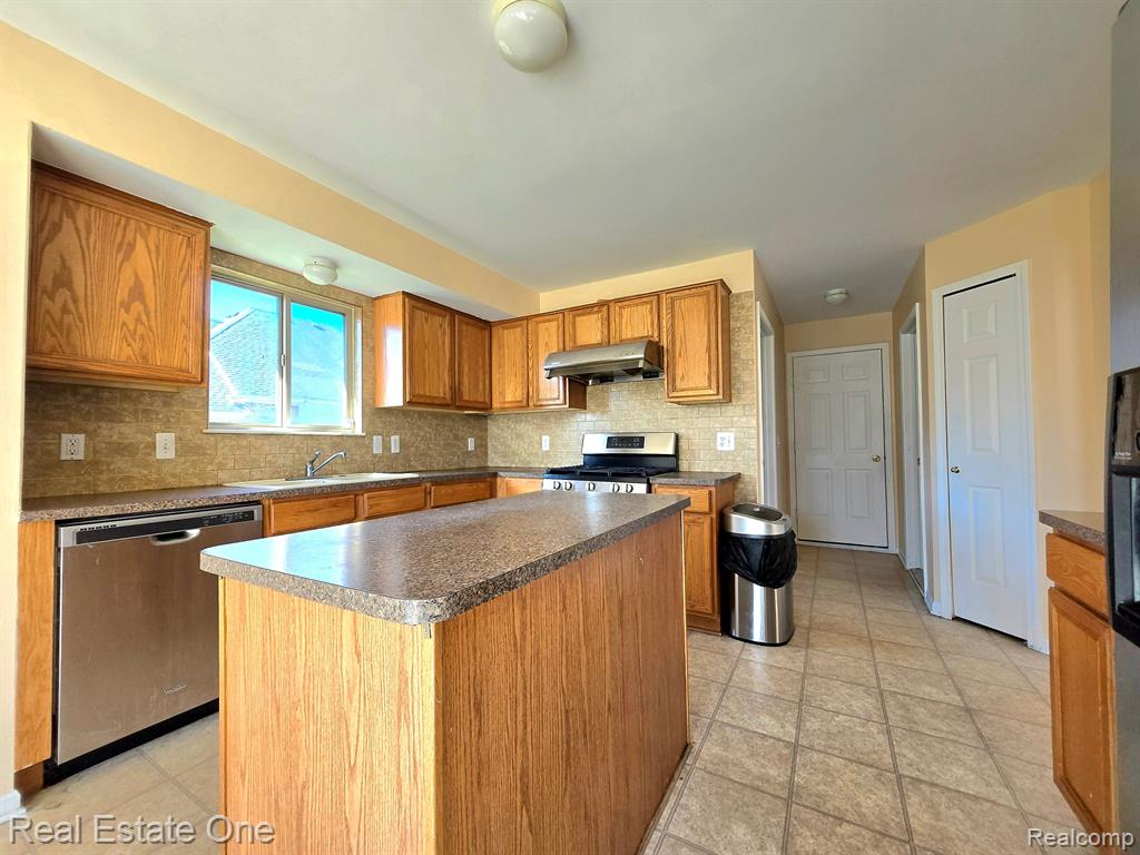 42510 PINEHURST Drive, Clinton Twp, MI 48036 — Photo 7