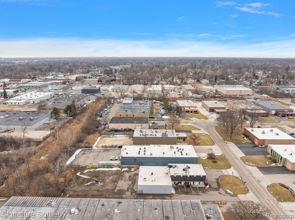 1216 COMBERMERE Drive, Troy, MI 48083 — Photo 18