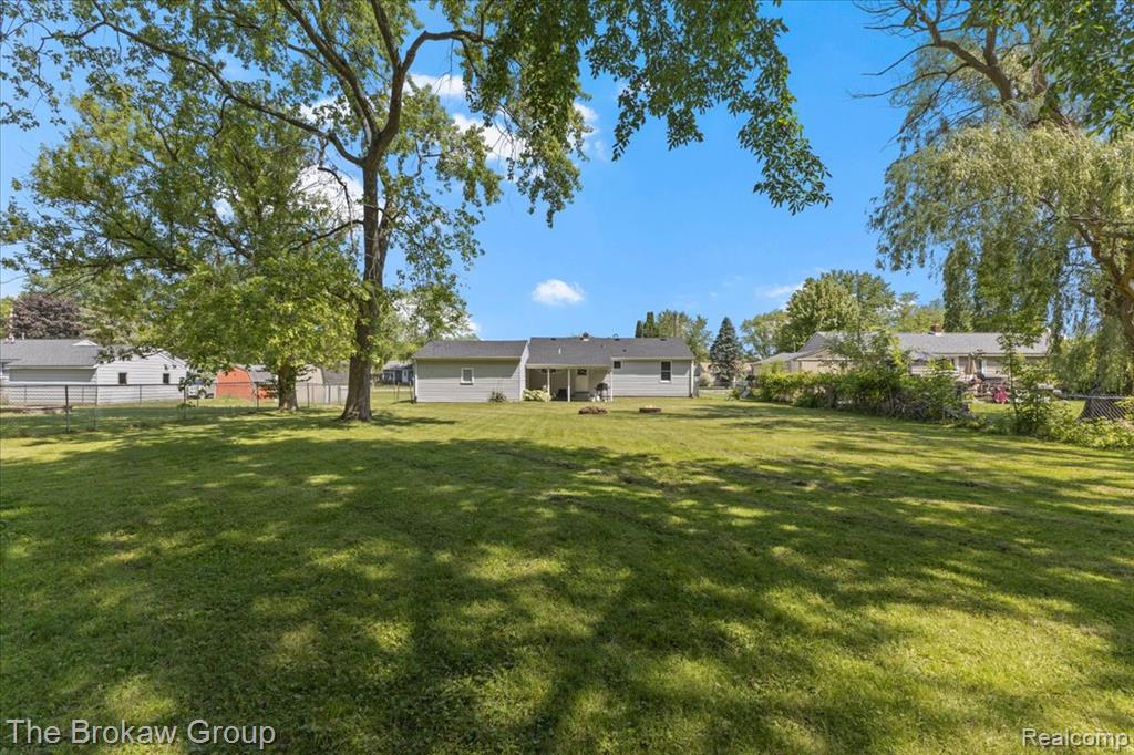 6088 Surrey Lane, Burton, MI 48519 — Photo 27