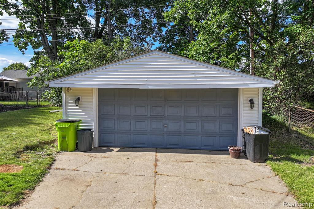 631 NORCHESTER Street, South Lyon, MI 48178 — Photo 2
