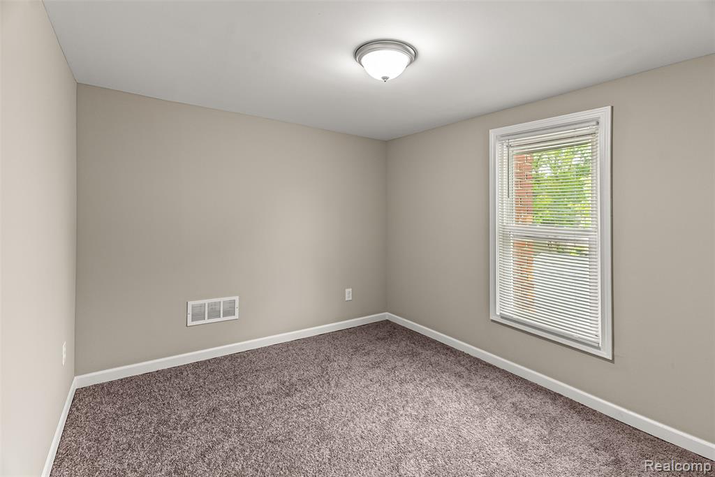 8329 Lenore Street, Dearborn Heights, MI 48127 — Photo 23