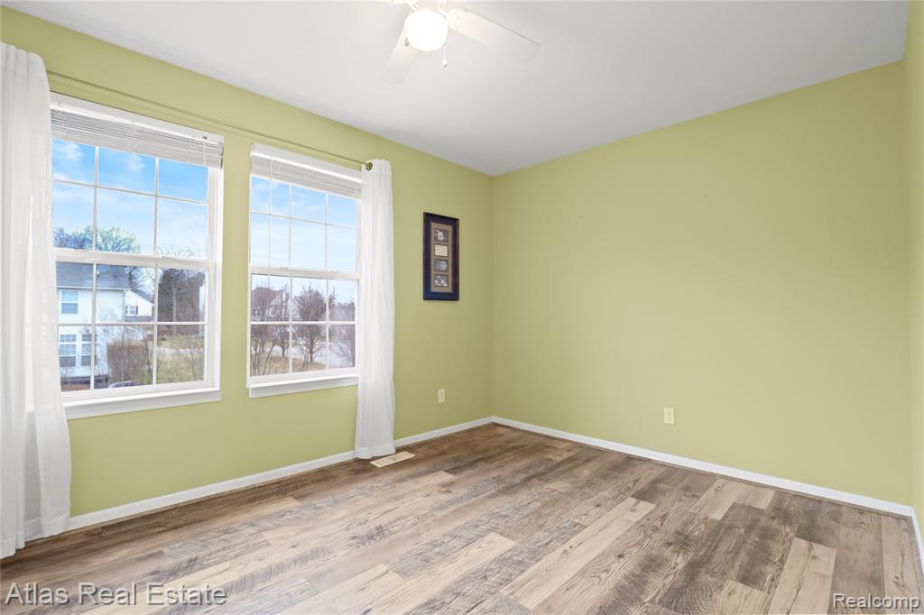 4028 Grand Oaks Court, Burton, MI 48519 — Photo 33
