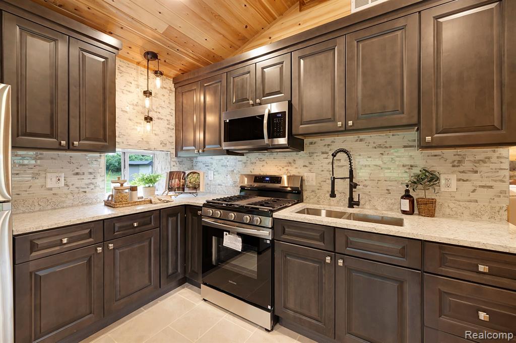 8760 HYNE Road, Brighton, MI 48114 — Photo 8