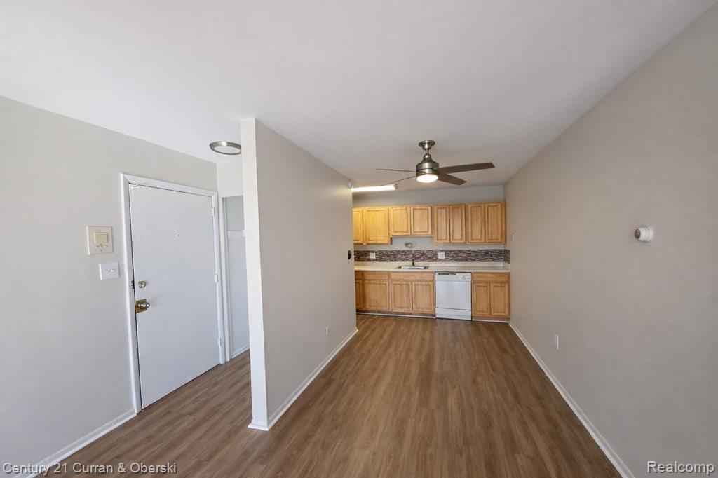 6015 SOUTHFIELD Road, Detroit, MI 48228 — Photo 5