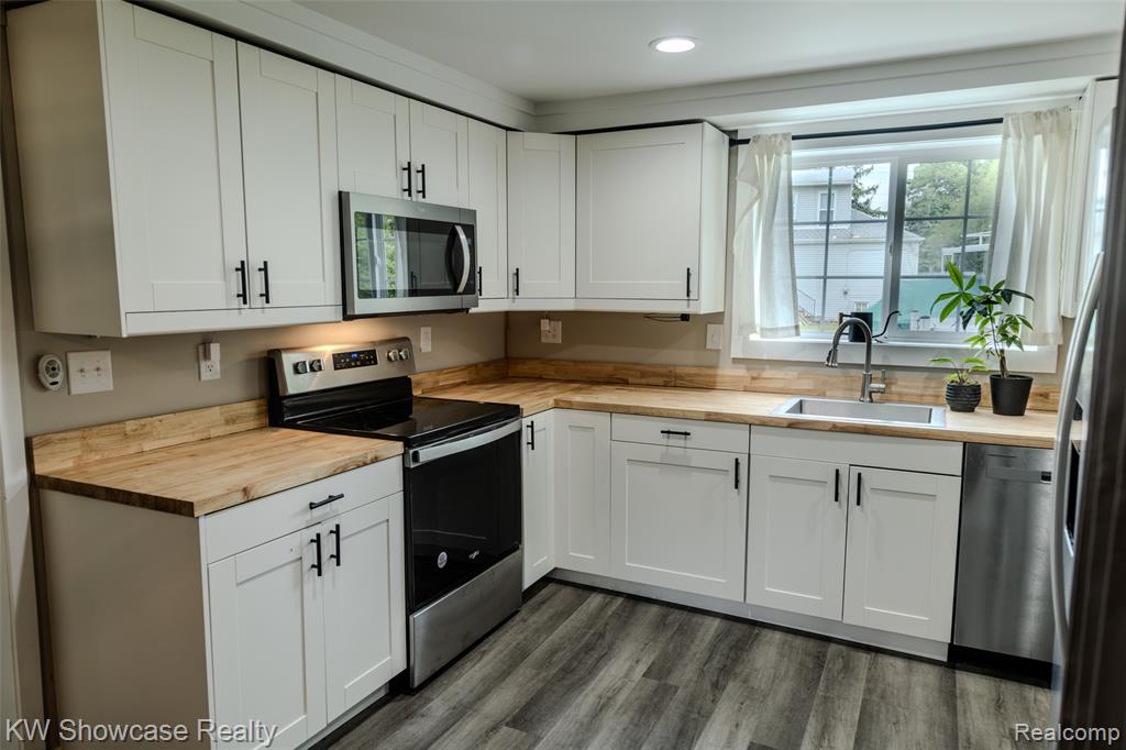 1815 E Lake Drive, Novi, MI 48377 — Photo 22