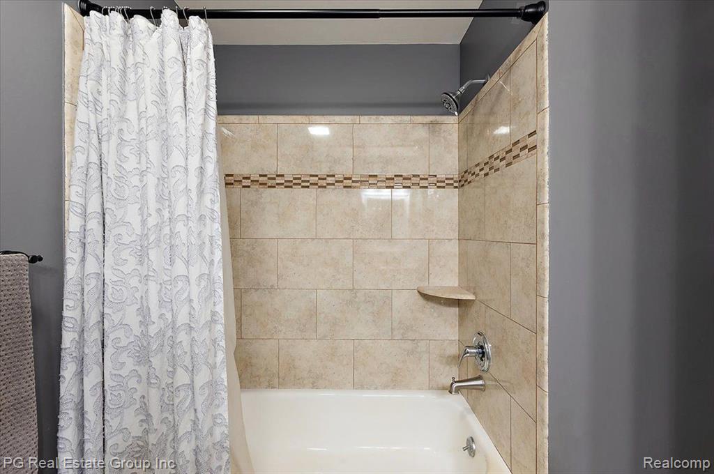 46104 BALDWIN Drive, Macomb, MI 48044 — Photo 27