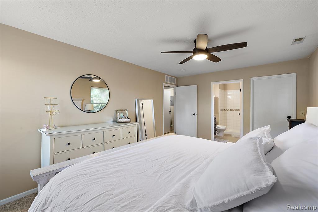 61149 GREENWOOD Drive, South Lyon, MI 48178 — Photo 23