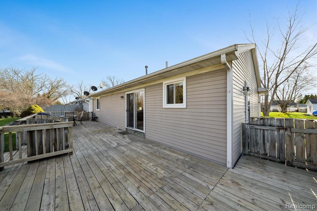909 DEARBORN Street, Howell, MI 48843 — Photo 22