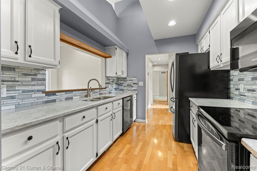 9377 Lamont Street, Livonia, MI 48150 — Photo 16