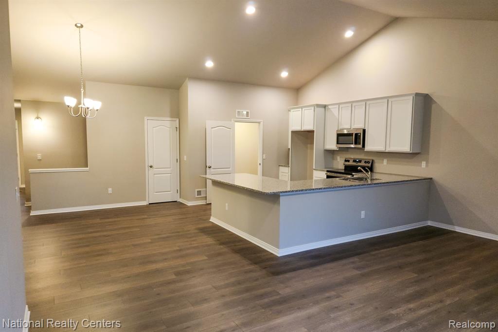 303 Devonshire Drive, 7, Lapeer, MI 48446 — Photo 4