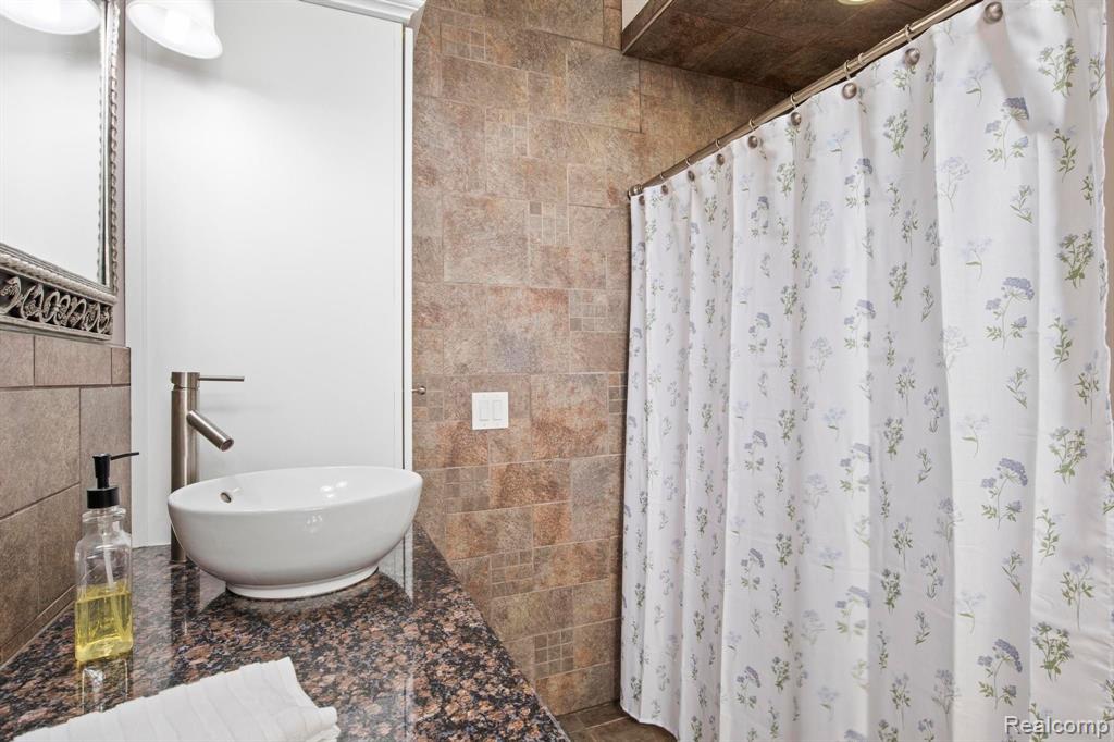 4025 PRESIDENTIAL Way, Highland, MI 48356 — Photo 35