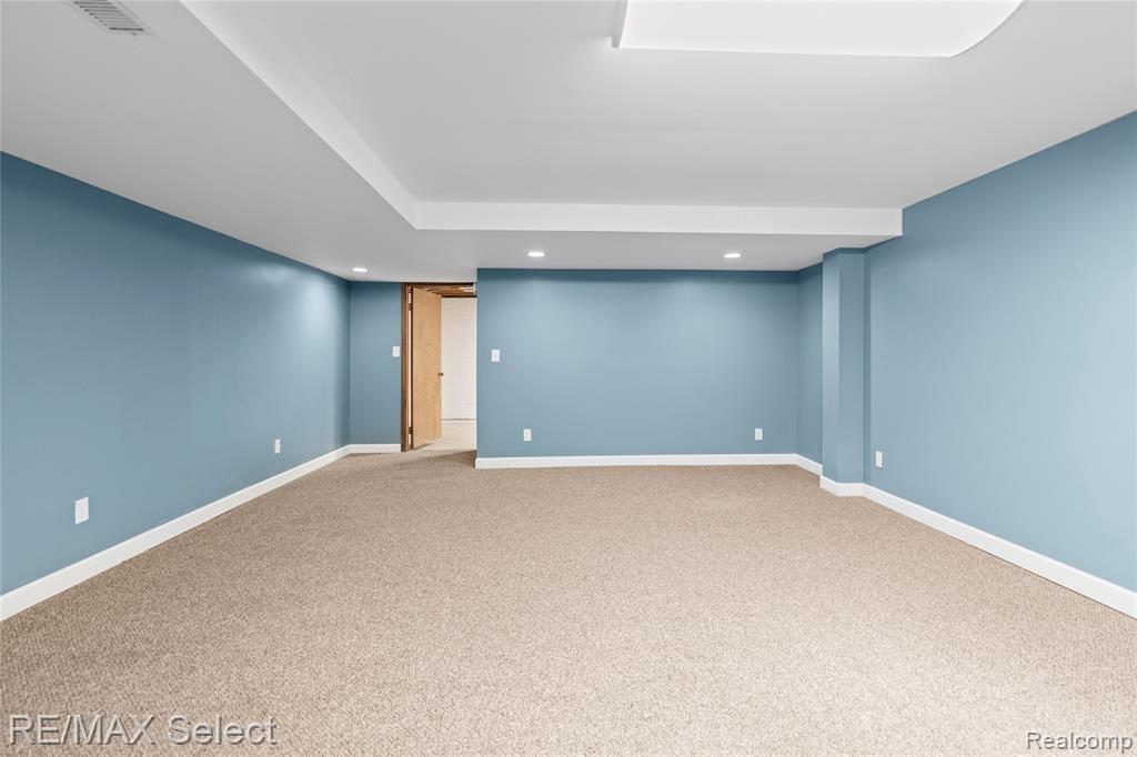 580 Oakbrook Circle, Flushing, MI 48433 — Photo 37