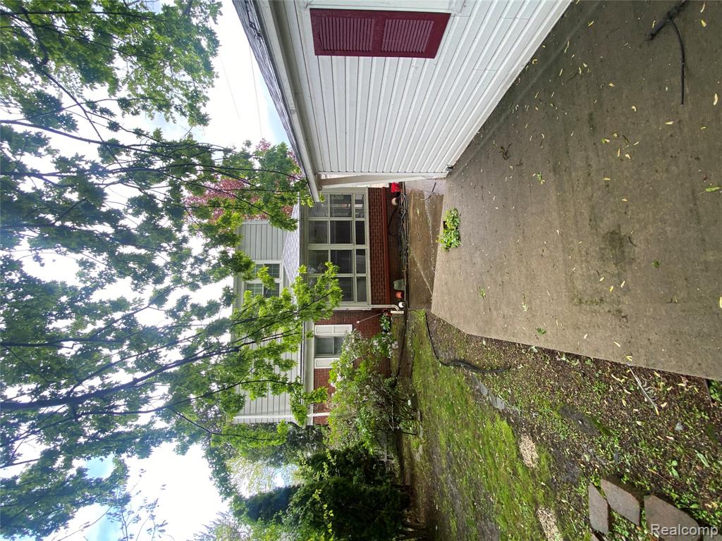 21114 Huntington Avenue, Harper Woods, MI 48225 — Photo 27