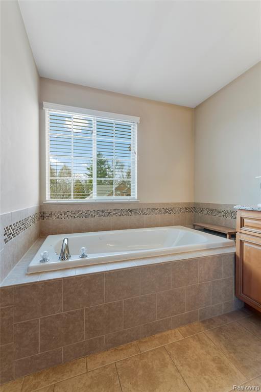 50692 Pinnacle Woods Lane, Macomb, MI 48042 — Photo 40
