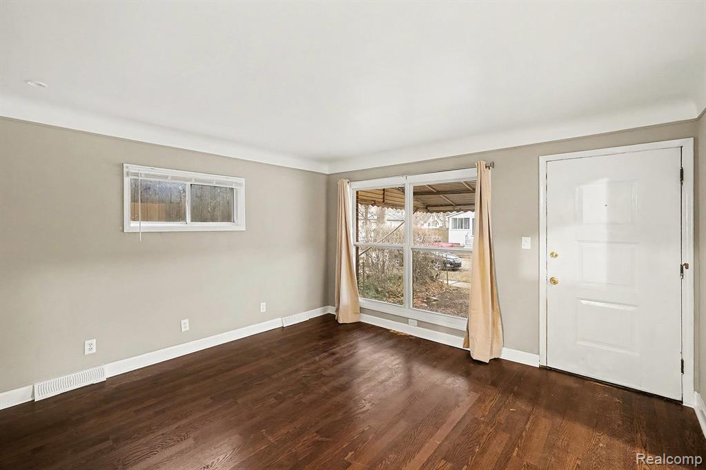 7356 Wiegand, Center Line, MI 48015 — Photo 4
