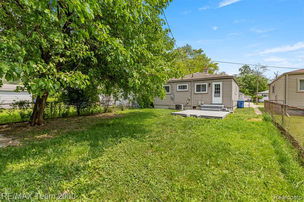 4652 Raymond Avenue, Dearborn Heights, MI 48125 — Photo 28