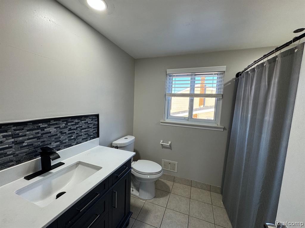 8207 BRISTOL Street, Westland, MI — Photo 6
