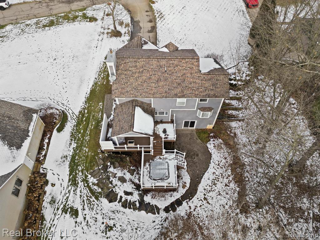 680 CRESCENT Court, Ortonville, MI 48462 — Photo 25