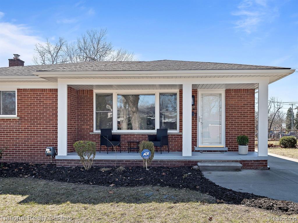 8875 KENBERTON Drive, Oak Park, MI 48237 — Photo 4