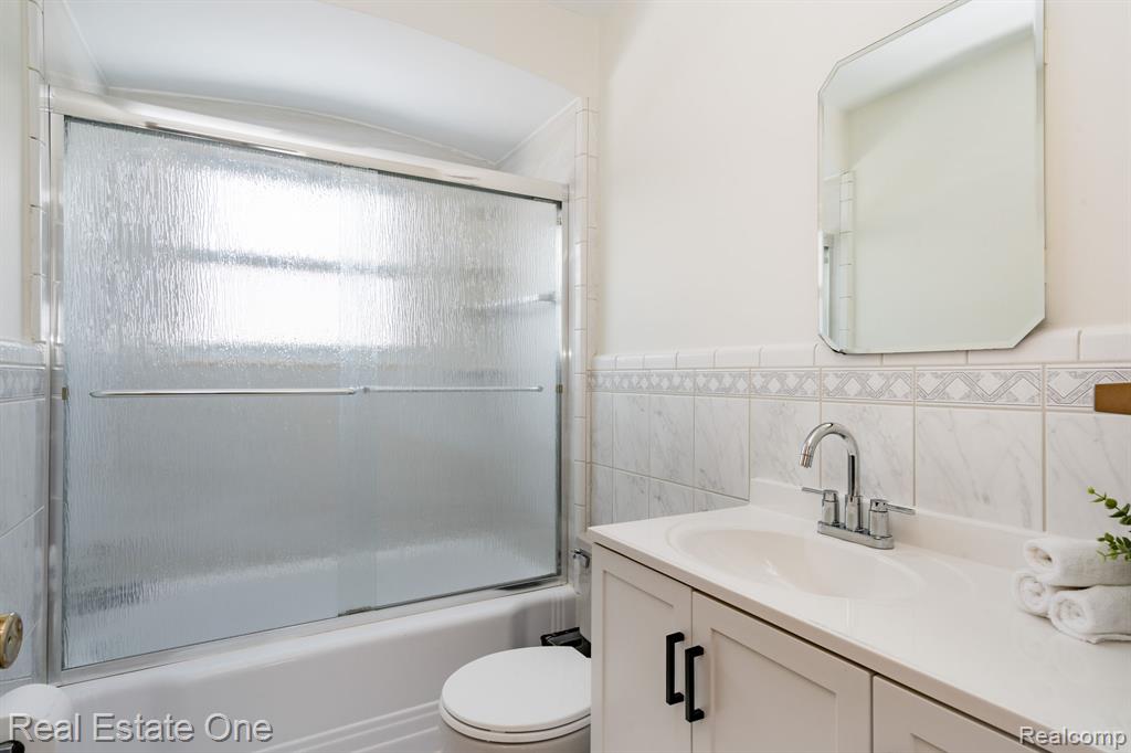 421 W Sunnybrook Drive, Royal Oak, MI 48073 — Photo 19