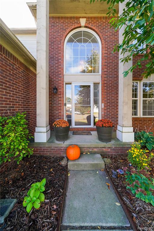 802 Castle Pine Court, Pontiac, MI 48340 — Photo 2