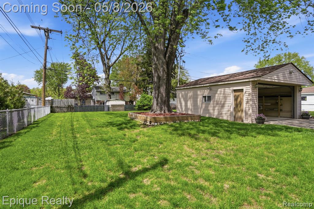 8737 Shannon Drive, Sterling Heights, MI 48314 — Photo 29