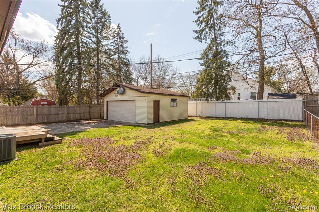 47445 DEQUINDRE Road, Rochester Hills, MI 48307 — Photo 27