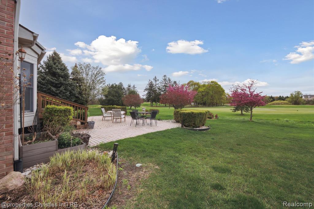 45653 TOURNAMENT Drive N, Northville, MI 48168 — Photo 77