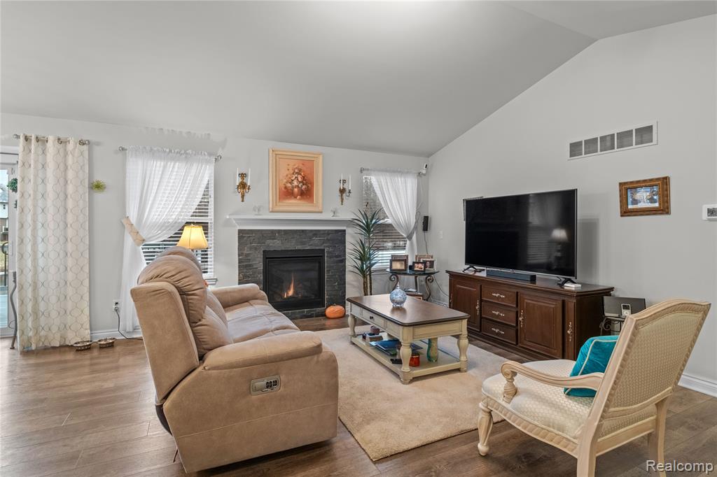 13704 Chester Court, Belleville, MI 48111 — Photo 18