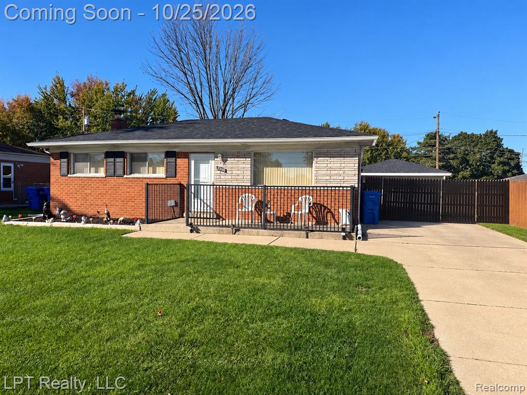 32085 Schoenherr Road, Warren, MI 48088
