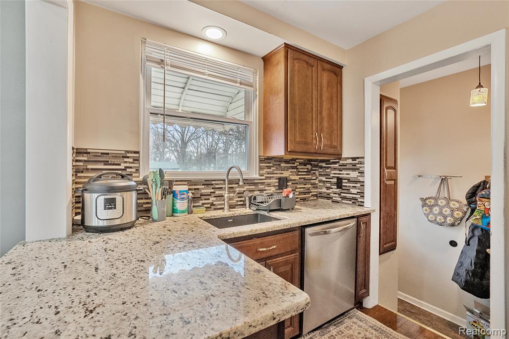 31344 Rosslyn Avenue, Garden City, MI — Photo 8