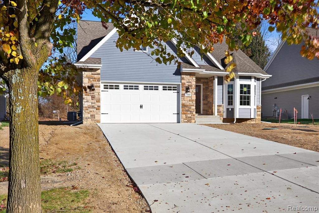 7460 Village Court, Davisburg, MI 48350 — Photo 38