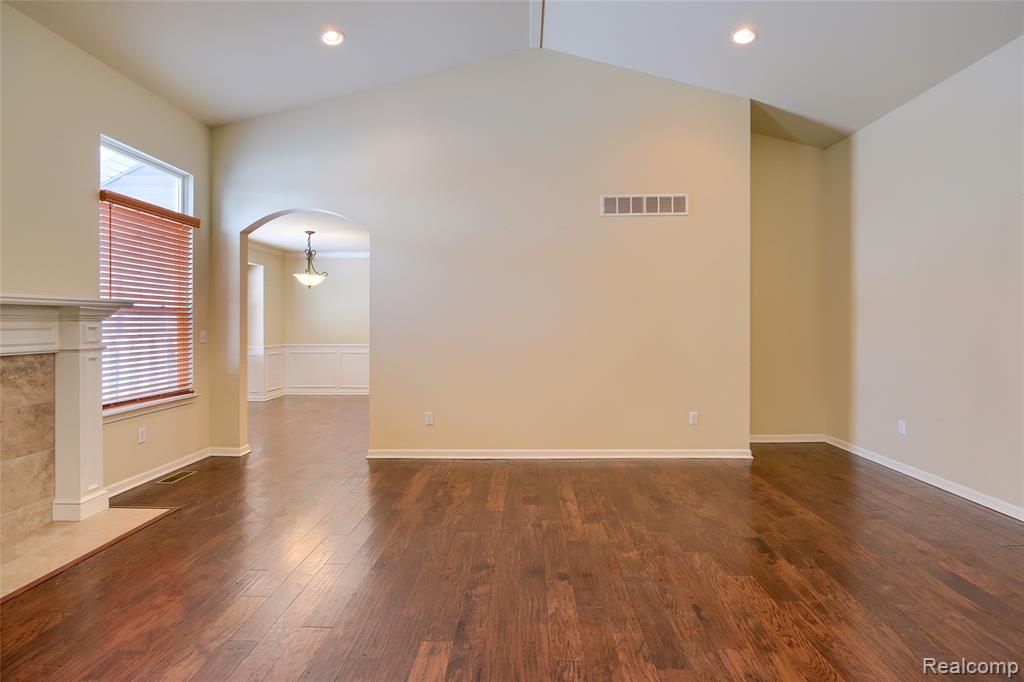4503 Cross Creek Boulevard, Burton, MI 48509 — Photo 11